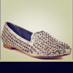 Gorgeous Steve Madden Studlyy shoes 9 1/2